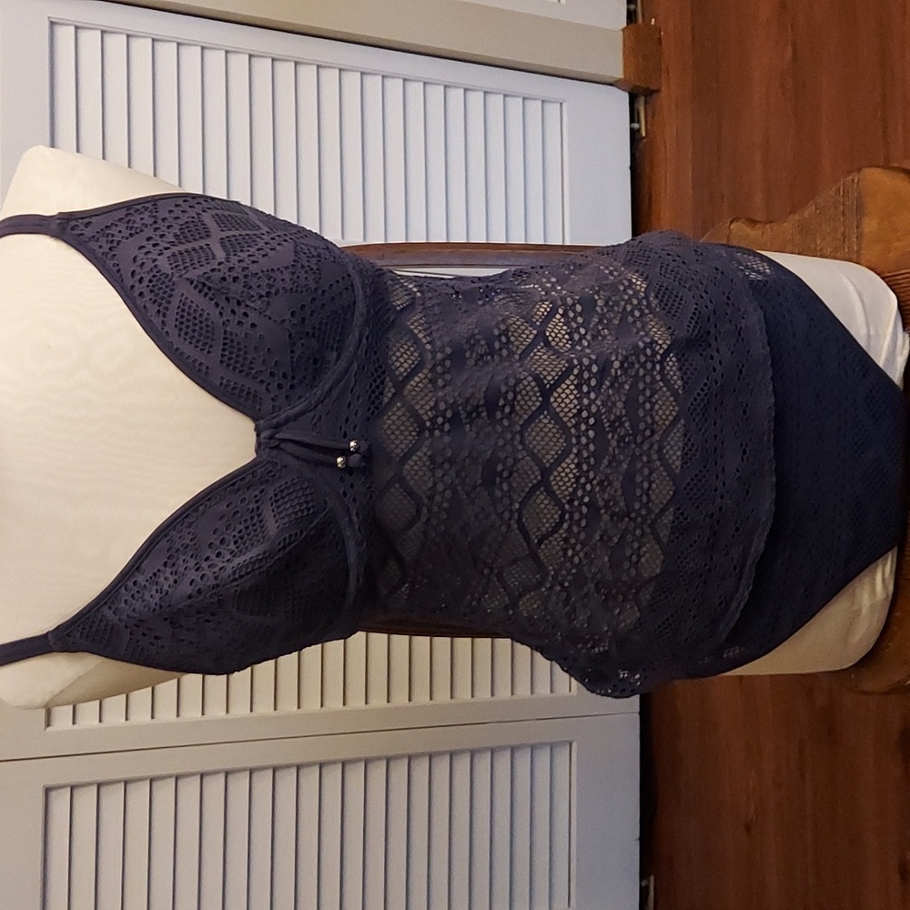 Swimsuit - Picture 3 of 7
